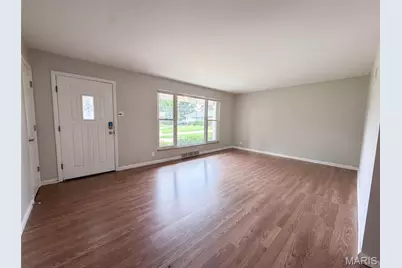871 Wycliffe Court, Saint Louis, MO 63125 - Photo 7