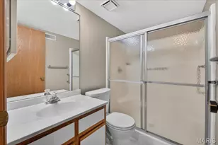 667 S Kirkwood Rd, Kirkwood, MO 63122 - Photo 9