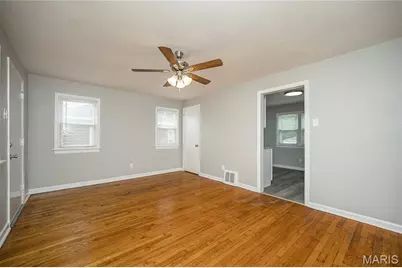 423 Warford Avenue, Saint Louis, MO 63135 - Photo 3