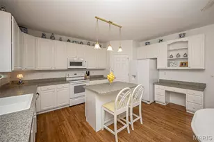 15263 Brightfield Manor Dr, Chesterfield, MO 63017 - Photo 11