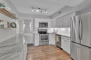 9049 W Swan Cir, Saint Louis, MO 63144 - Photo 9