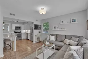 9049 W Swan Cir, Saint Louis, MO 63144 - Photo 5