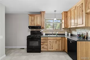 3239 Greenwich Ln, Saint Charles, MO 63301 - Photo 7