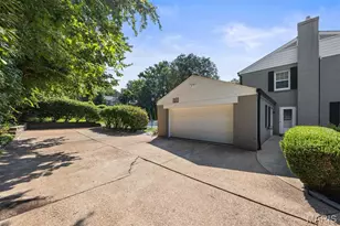 25 Berkshire Dr, Richmond Heights, MO 63117 - Photo 17