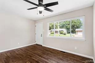 11482 Essex Ave, Maryland Heights, MO 63043 - Photo 9