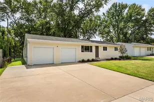 11482 Essex Ave, Maryland Heights, MO 63043 - Photo 3