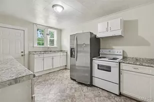154 Becker Dr, Saint Louis, MO 63135 - Photo 5