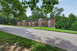 2812 Blackforest Dr, Saint Louis, MO 63129 - Photo 3