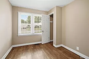 1134 Roxton Dr, Saint Louis, MO 63137 - Photo 9