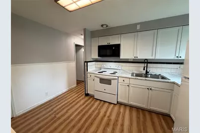 1134 Laire, Saint Louis, MO 63137 - Photo 9