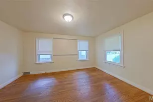 400 S Clark Ave, Ferguson, MO 63135 - Photo 9