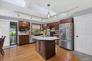 4482 Dantonaire Pl, Saint Louis, MO 63128 - Photo 9