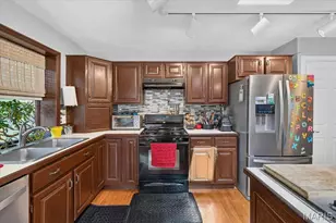4482 Dantonaire Pl, Saint Louis, MO 63128 - Photo 11