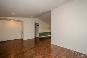 2812 Queen Bee Ln, Oakville, MO 63129 - Photo 7
