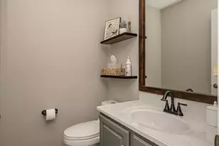 15706 Heathercroft Dr, Chesterfield, MO 63017 - Photo 17