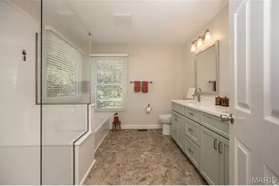 15706 Heathercroft Drive, Chesterfield, MO 63017 - Photo 35