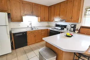 2020 Yaqui Dr, Florissant, MO 63031 - Photo 3