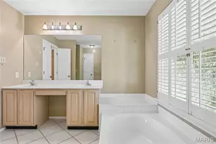 239 Lansbrooke Dr, Chesterfield, MO 63005 - Photo 23