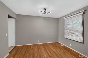 2952 New Castle Dr, Florissant, MO 63033 - Photo 7