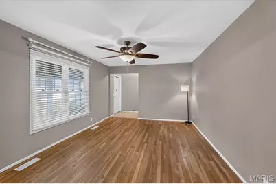 2952 New Castle Drive, Florissant, MO 63033 - Photo 5