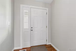 215 Old Chesapeake Dr, Wentzville, MO 63385 - Photo 5