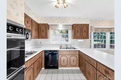 1949 Roth Drive, Saint Louis, MO 63131 - Photo 7