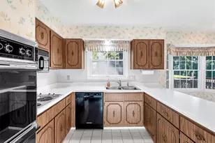 1949 Roth Dr, Saint Louis, MO 63131 - Photo 7