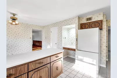 1949 Roth Drive, Saint Louis, MO 63131 - Photo 9
