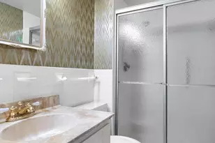 1949 Roth Dr, Saint Louis, MO 63131 - Photo 23