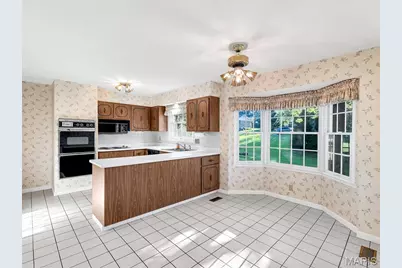 1949 Roth Drive, Saint Louis, MO 63131 - Photo 11