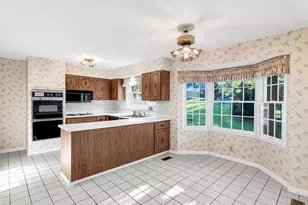 1949 Roth Dr, Saint Louis, MO 63131 - Photo 11