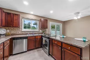 2871 Sugar Tree Ln, Maryland Heights, MO 63043 - Photo 9