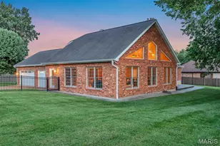 8831 Gladlea Dr, Sunset Hills, MO 63127 - Photo 3