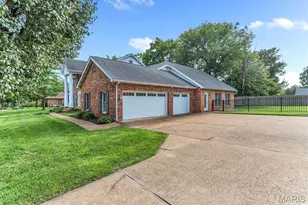 8831 Gladlea Dr, Sunset Hills, MO 63127 - Photo 75