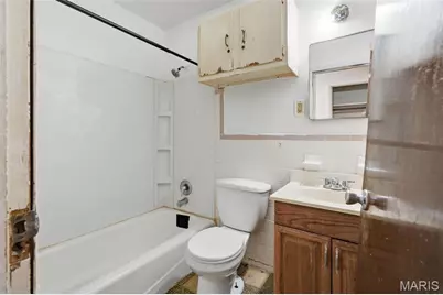 210 Connolly Drive, Saint Louis, MO 63135 - Photo 11