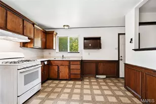 210 Connolly Dr, Saint Louis, MO 63135 - Photo 3