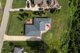 7006 Christopher Dr, Oakville, MO 63129 - Photo 59