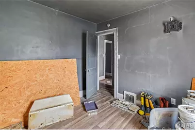 5704 Labadie Avenue, Saint Louis, MO 63120 - Photo 11