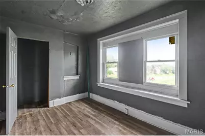 5704 Labadie Avenue, Saint Louis, MO 63120 - Photo 17