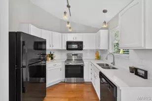 4917 Hurstborough Ct, Hazelwood, MO 63042 - Photo 7