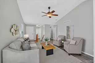 4917 Hurstborough Ct, Hazelwood, MO 63042 - Photo 5