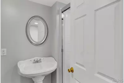 7279 Forsyth Boulevard, University City, MO 63105 - Photo 27