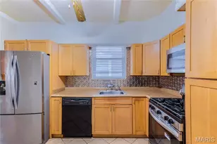 3325 Norma Ct, Saint Louis, MO 63139 - Photo 9