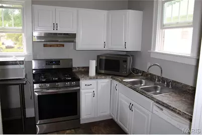 425 S Clark Avenue, Ferguson, MO 63135 - Photo 15