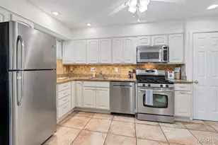 4 Montauk Dr, Saint Louis, MO 63146 - Photo 9