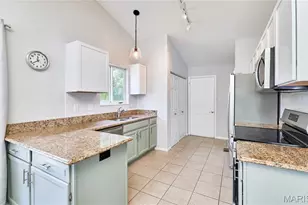 10201 Carlton Pl Ct, Affton, MO 63123 - Photo 13