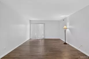 585 Coeur de Royale Dr, Creve Coeur, MO 63141 - Photo 5