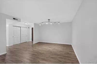 585 Coeur De Royale Drive #201, Creve Coeur, MO 63141 - Photo 11