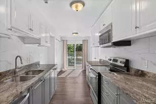 585 Coeur de Royale Dr, Creve Coeur, MO 63141 - Photo 13