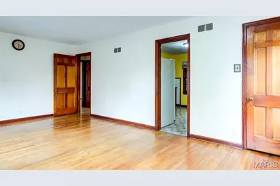 8746 North Avenue, Saint Louis, MO 63114 - Photo 5